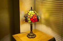 US Dia 8″ H14.5″ Retro Handmade Stained Glass Rose Tiffany Table Accent Lamp