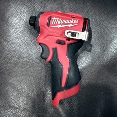 New Milwaukee M12 FUEL 1/4 Hex Impact Driver 3453-20 CP2.0 Battery M12/18 Charge