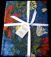 WILLIAMS SONOMA MORRIS & CO COMPTON TABLECLOTH 100% COTTON 70 X 126 INCHES N/WTG