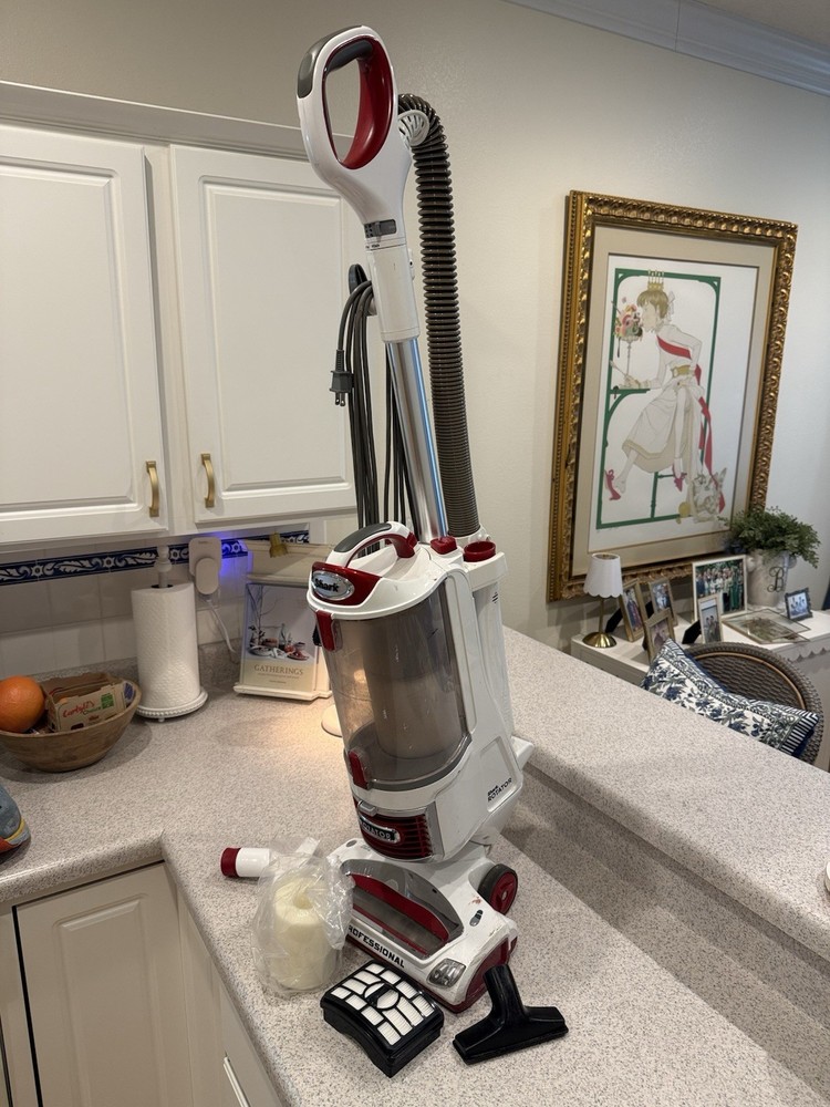 Shark NV501 Red/White Upright Vacuum Cleaner
