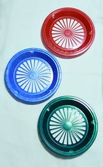 6 GREEN, RED, and BLUE PAPER PLATE HOLDERS, PICNIC, BBQ, PARTIES, & CAMPING