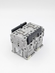 Allen Bradley 104-C09D22 9A 110V 50Hz/120V 60Hz Reversing Contactor USA NEW