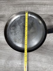 de Buyer Mineral B Classic Carbon Steel Cree Pan 9.5” It Has Some Rust Spots