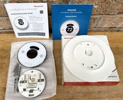 New in Box! Honeywell Lyric Round Wi-Fi Programmable Thermostat TH8732WFH5002