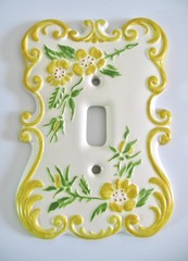 VINTAGE DECORATIVE ELECTRIC LIGHT COVER PLATE CERAMIC HOLLAND MOLD WHITE YELLOW
