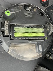 iRobot Roomba J7 Vacuum Cleaning Robot UNIT ONLY – Can’t Test, Don’t Have Charge