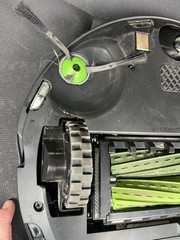 iRobot Roomba J7 Vacuum Cleaning Robot UNIT ONLY – Can’t Test, Don’t Have Charge