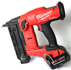Milwauke 2746-20 M18 FUEL 18 Gauge Brad Nailer + 5 Ah Battery & Charger