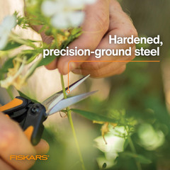Fiskars 6″ Pruning Scissors for Flower Stems, Herbs, Buds, and Small Plants, Gar