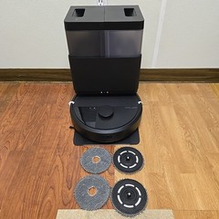 iRobot Roomba Plus 405 Combo Robot Vacuum & Mop AutoWash Dock, LiDAR 70x Suction