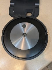 Roomba J7+ (Plus) Self-Emptying Robot Vacuum +Clean Base