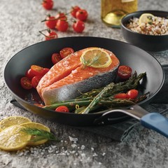Carbon Steel 10-Inch Frying Pan with Silicone Grip, Naturally Non Stick Skill…