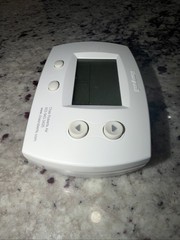 Honeywell Thermostat TH5220D1003 2 Heat / 2 Cool Stages Tested & Working.