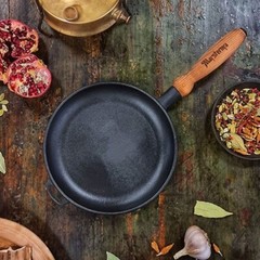 Maysternya Ukraine Cast Iron Pancake Pan Crepe Pan Fry Pan Skillet w/Wood Handle