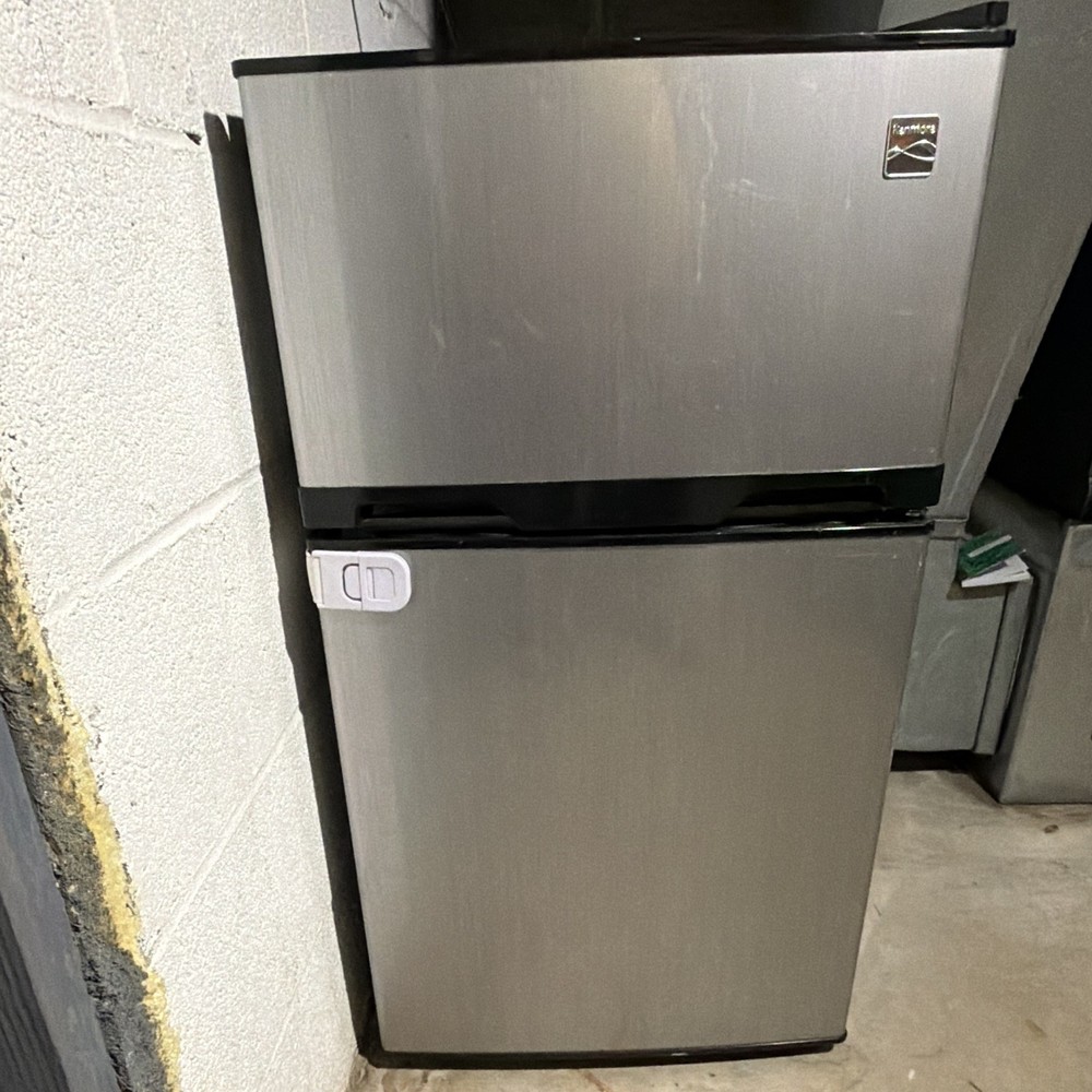 Kenmore Top-Freezer Freestanding Refrigerator 1-5 cu ft Manual Defrost Silver