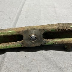 JOHN DEERE 112 GARDEN TRACTOR FRONT AXLE AM30370
