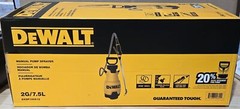 Dewalt 190612 2 Gal Manual Pump Sprayer New Gallon Garden Lawn Deck