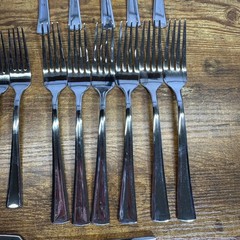 Oneida Stainless Flatware Set 26 Piece Tapered Handle Glossy Silver 89-223