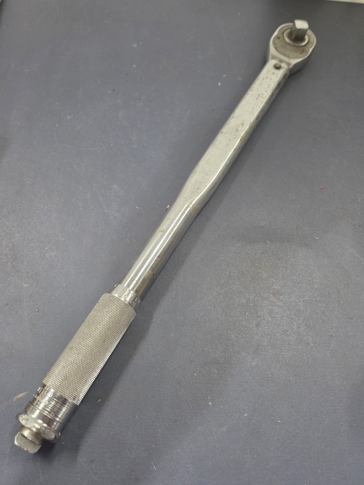Proto 6016-1 Ratcheting 1/2″ Drive Torque Wrench. 10-150 Foot Pounds. 18″ Long
