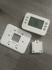 HONEYWELL HOME X2P RTH21B/N PROGRAMMABLE THERMOSTAT 1-STAGE, 1-HEAT/1-COOL, FLEX