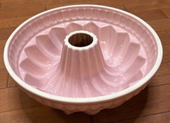 Pink Glazed Ceramic Bundt Ring Cake Mold 2L Oven Safe 450°F 10in
