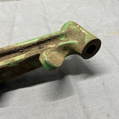 JOHN DEERE 112 GARDEN TRACTOR FRONT AXLE AM30370