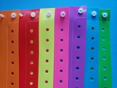 3/4″ ASSORTED PLASTIC VINYL WRISTBANDS WRIST BANDS FOR EVENTS RED BLUE GREEN