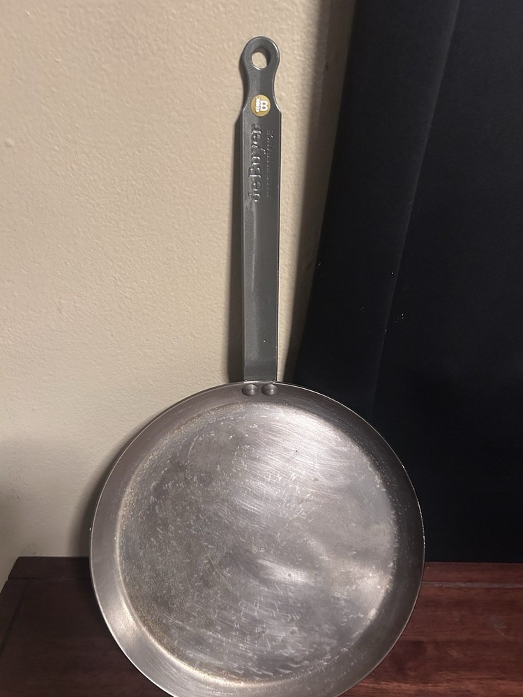 de Buyer Mineral B Classic Carbon Steel Cree Pan 9.5” It Has Some Rust Spots