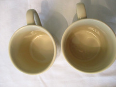 Hartstone Garden Mugs Set of 2 – Bees, Butterflies, Watering Can & Wheelbarrow