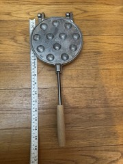 HAZELNUT MOLD PAN FOR BAKING COOKIES FOR NUTS – 16 HALVES OF NUTS