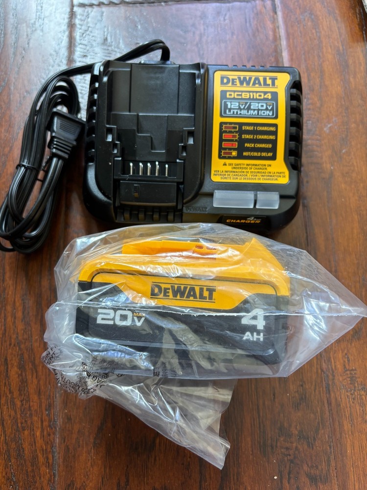New DEWALT 20V MAX 4 Ah Lithium-Ion Battery DCB204 & 4-Amp Charger DCB1104