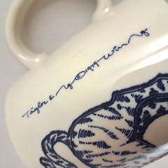 Taylor & NG CHAT ET SOURIS Cat & Mouse 3-7/8” High Ceramic Coffee Mug 1979