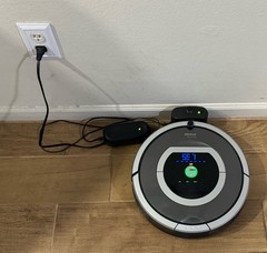 iRobot Roomba 780 Refurbished Robot Vacuum Works Great Excellent! Extra Parts!