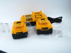 NEW GENUINE Dewalt 20v dcb118 fast battery charger 2x 5ah DCB205 Batts 20 volt