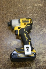 DEWALT DCF840 20V MAX 1/4″ Brushless Cordless Impact Driver + 1 Battery