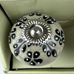 Casa Decor Ceramic Drawer Pull Knobs 6 Pc Silver / Tan /Black