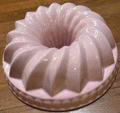 Pink Glazed Ceramic Bundt Ring Cake Mold 2L Oven Safe 450°F 10in