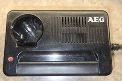 AEG (Milwauke 6539-1) Cordless Screwdriver Works w/Charger & Batt Read Descript