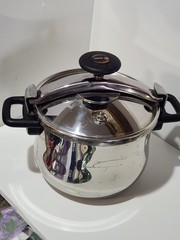 Fagor 8L Stainless Steel Pressure Cooker Pot w/Lid Induction Gas Compatible