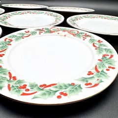 VTG 1990 SANGO NOEL 10.25″ Dinner Plates 8401 Christmas Holly & Ribbons SET/7