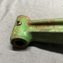 JOHN DEERE 112 GARDEN TRACTOR FRONT AXLE AM30370