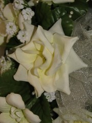 New Elegant Full Bridal Bouquet with off white yellow/green tint roses and buds