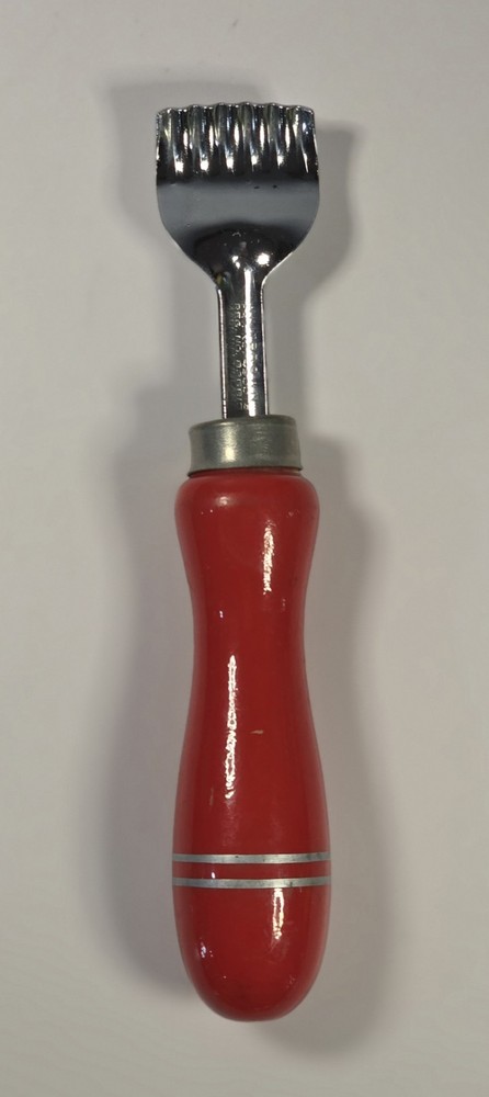 Vintage Nut Brown Butter Curler Simple Red Bake Lite Handle English Made